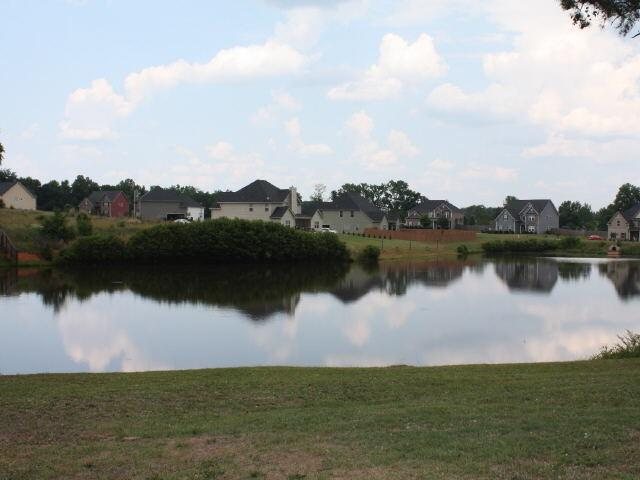 202 Lake Shore Ct, Lagrange, GA 30241 photo 2