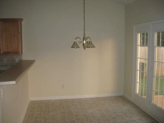 1039 Maple Leaf Dr, Mcdonough, GA 30253 photo 4