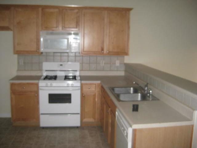 1039 Maple Leaf Dr, Mcdonough, GA 30253 photo 3