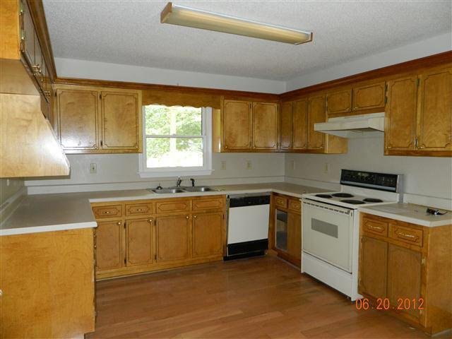 647 Old Milner Rd, Barnesville, GA 30204 photo 4