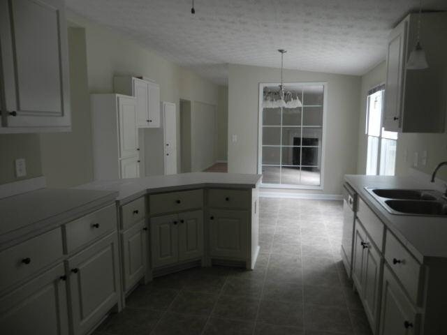 926 Walnut Dr, Monroe, GA 30655 photo 3