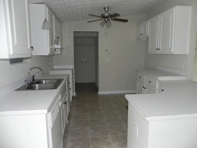 926 Walnut Dr, Monroe, GA 30655 photo 2