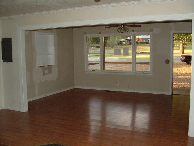 32 E 2nd St, Lindale, GA 30147 photo 2