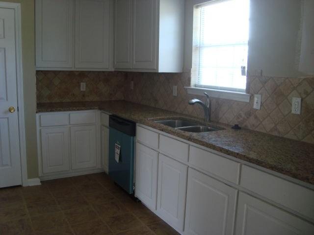 212 River View Ct, Hampton, GA 30228 photo 4