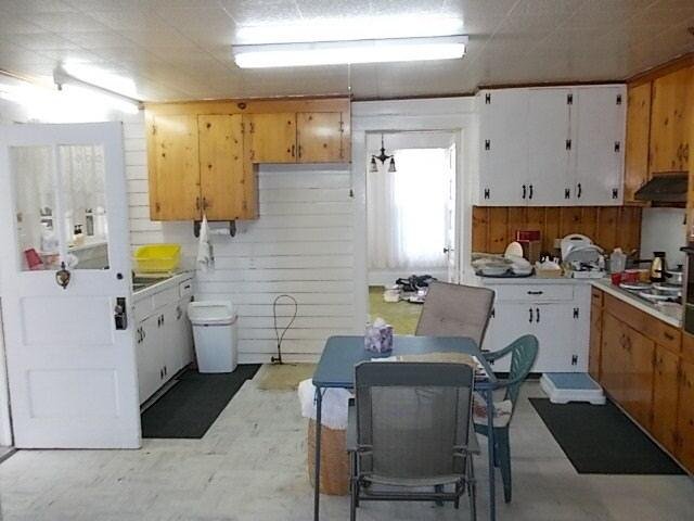213 E Broad St, Winder, GA 30680 photo 5