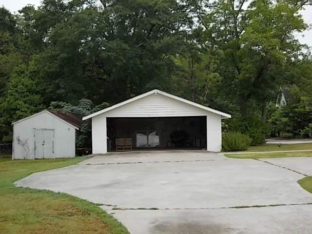 213 E Broad St, Winder, GA 30680 photo 4