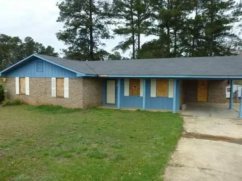 1410 N Cherry Dr, Lanett, AL 36863 photo 1