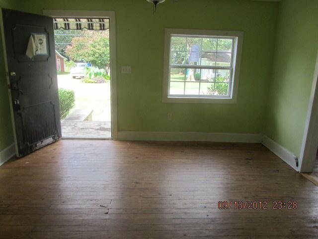 139 Johnson St, Barnesville, GA 30204 photo 2