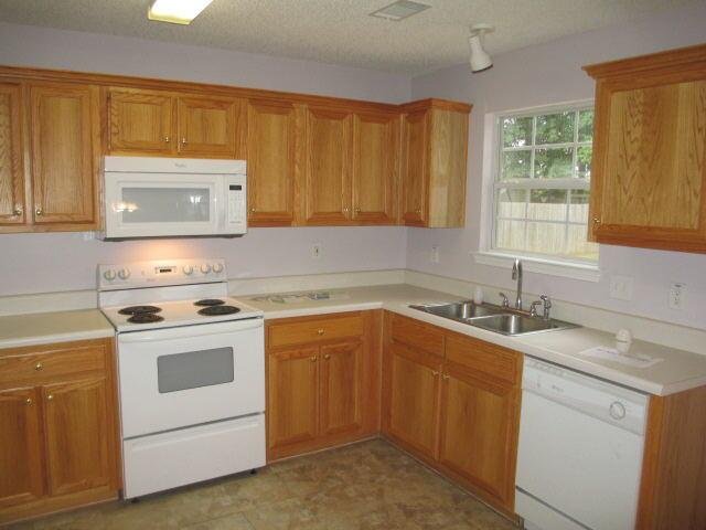 168 Galway Ln, Hampton, GA 30228 photo 2