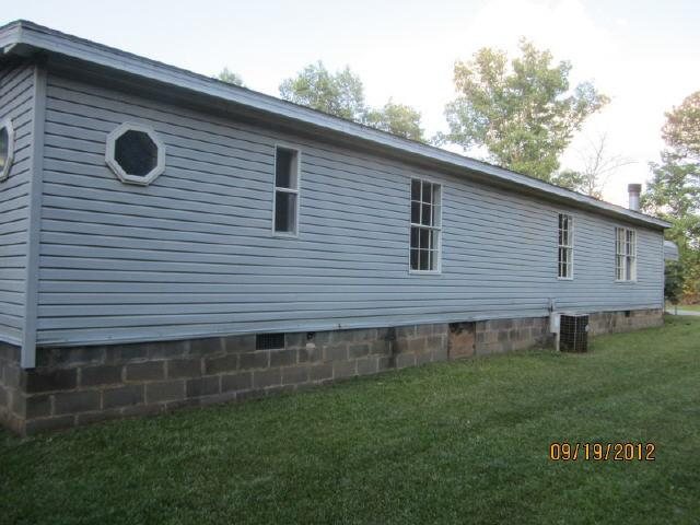 5604 Hemlock St, Lula, GA 30554 photo 2