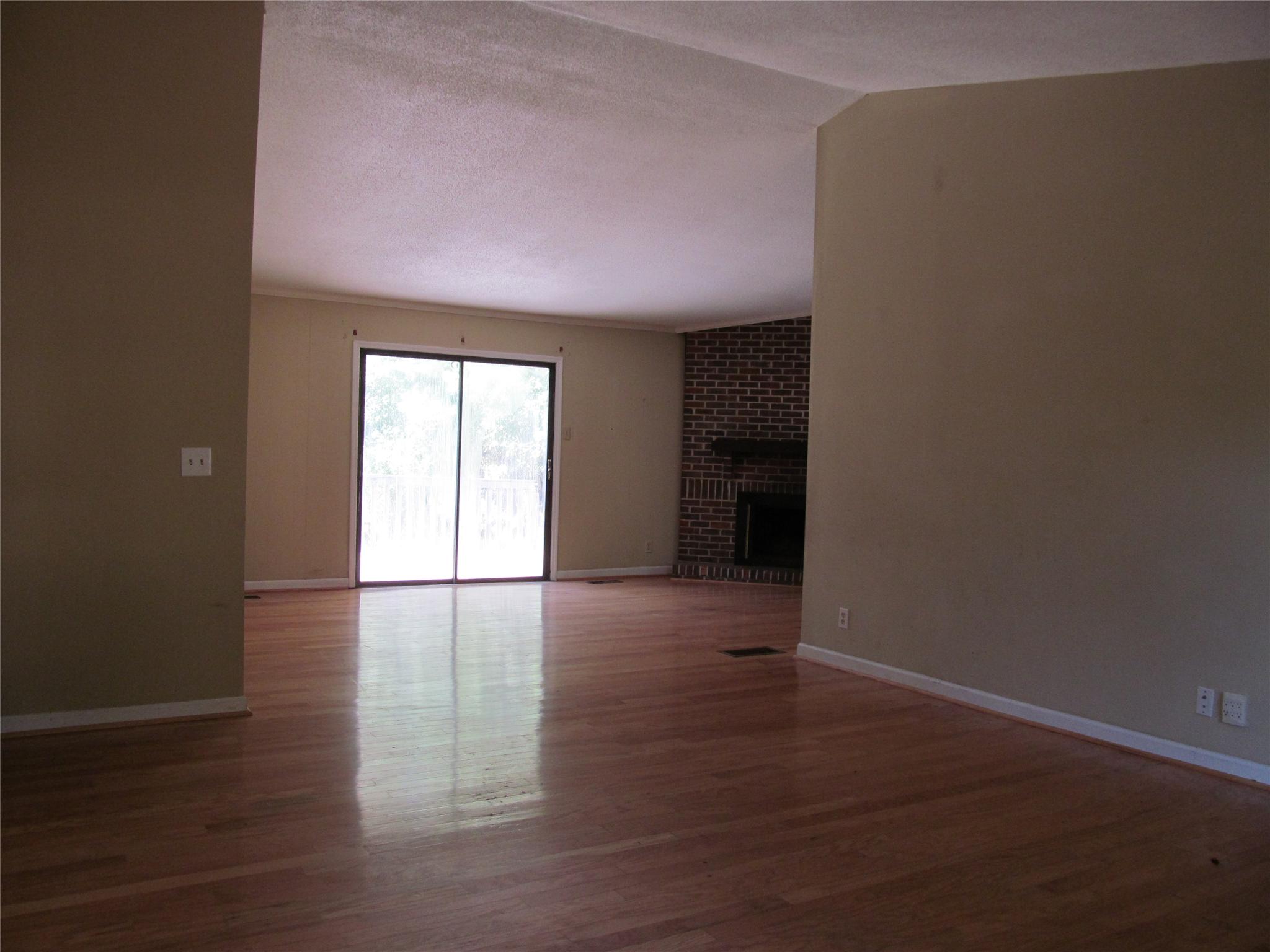 203 W Lakeview Dr, Lagrange, GA 30240 photo 2