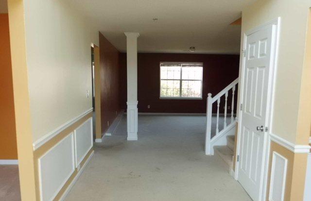 584 Vaughan Dr, Hampton, GA 30228 photo 4