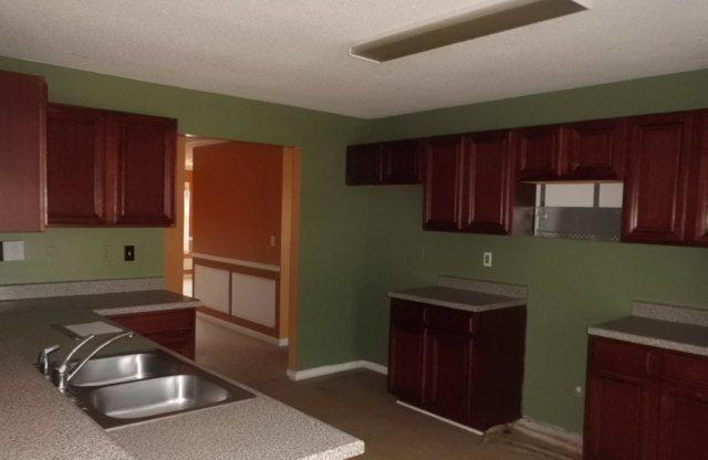 584 Vaughan Dr, Hampton, GA 30228 photo 7