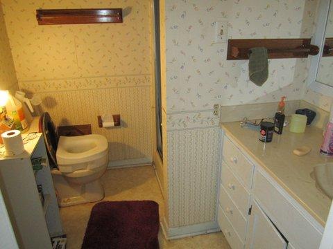 6085 Oakridge Dr, Morrow, GA 30260 photo 5
