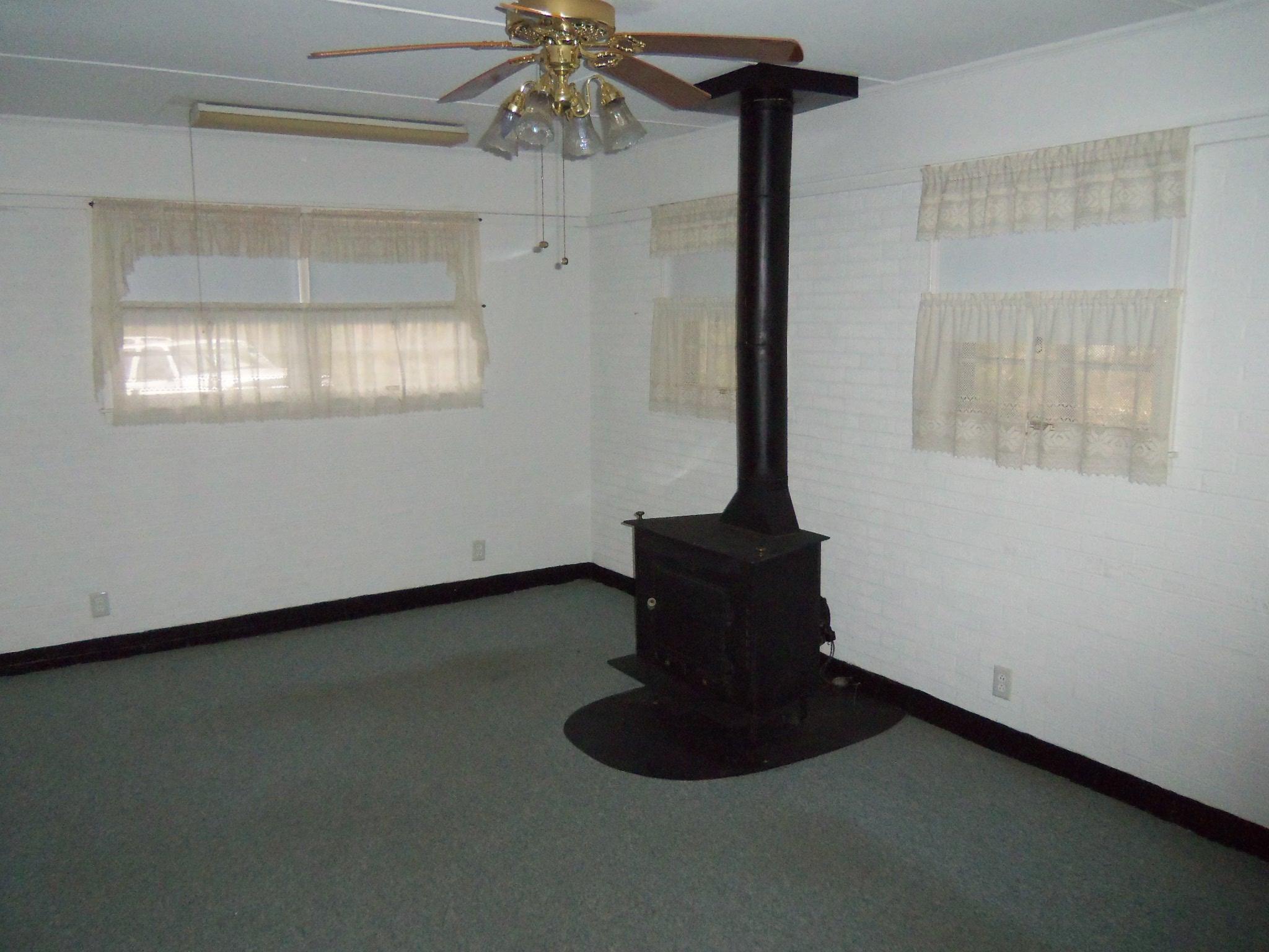 471 Poplar St, Toccoa, GA 30577 photo 3