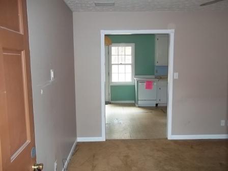 228 Shields St, Winder, GA 30680 photo 4