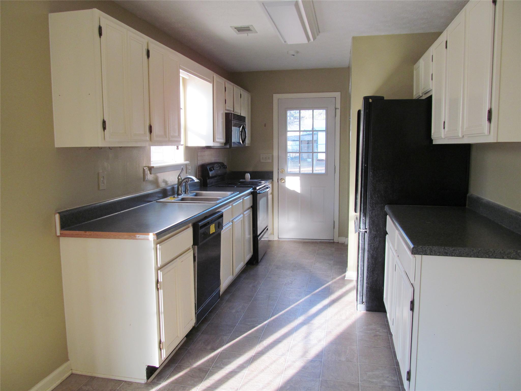 124 Twelve Oaks, Lagrange, GA 30241 photo 3