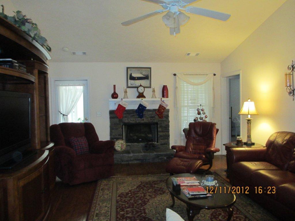 309 Creekside Dr, Lagrange, GA 30240 photo 4