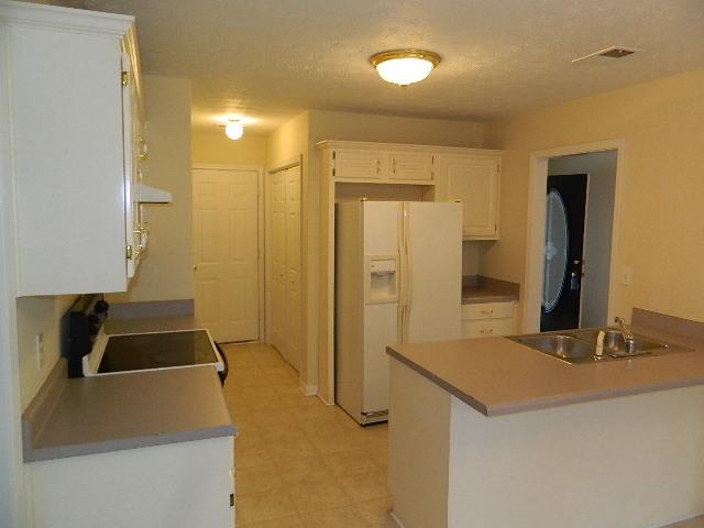385 Five Oaks Dr, Covington, GA 30014 photo 4