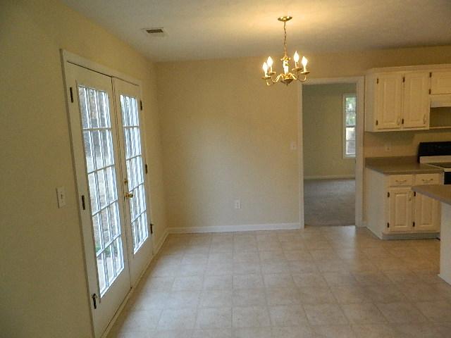 385 Five Oaks Dr, Covington, GA 30014 photo 3