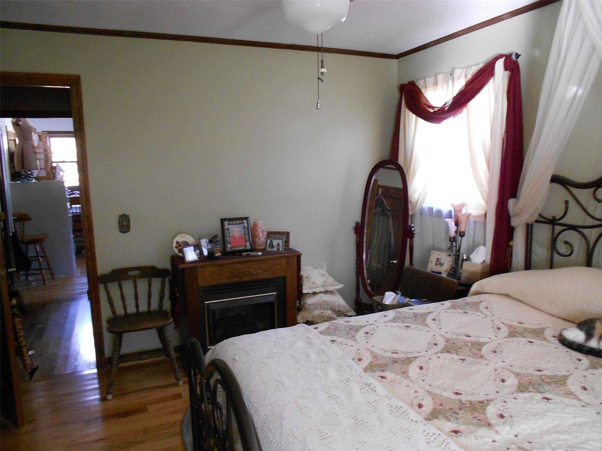 323 Spring St, Clarkesville, GA 30523 photo 14