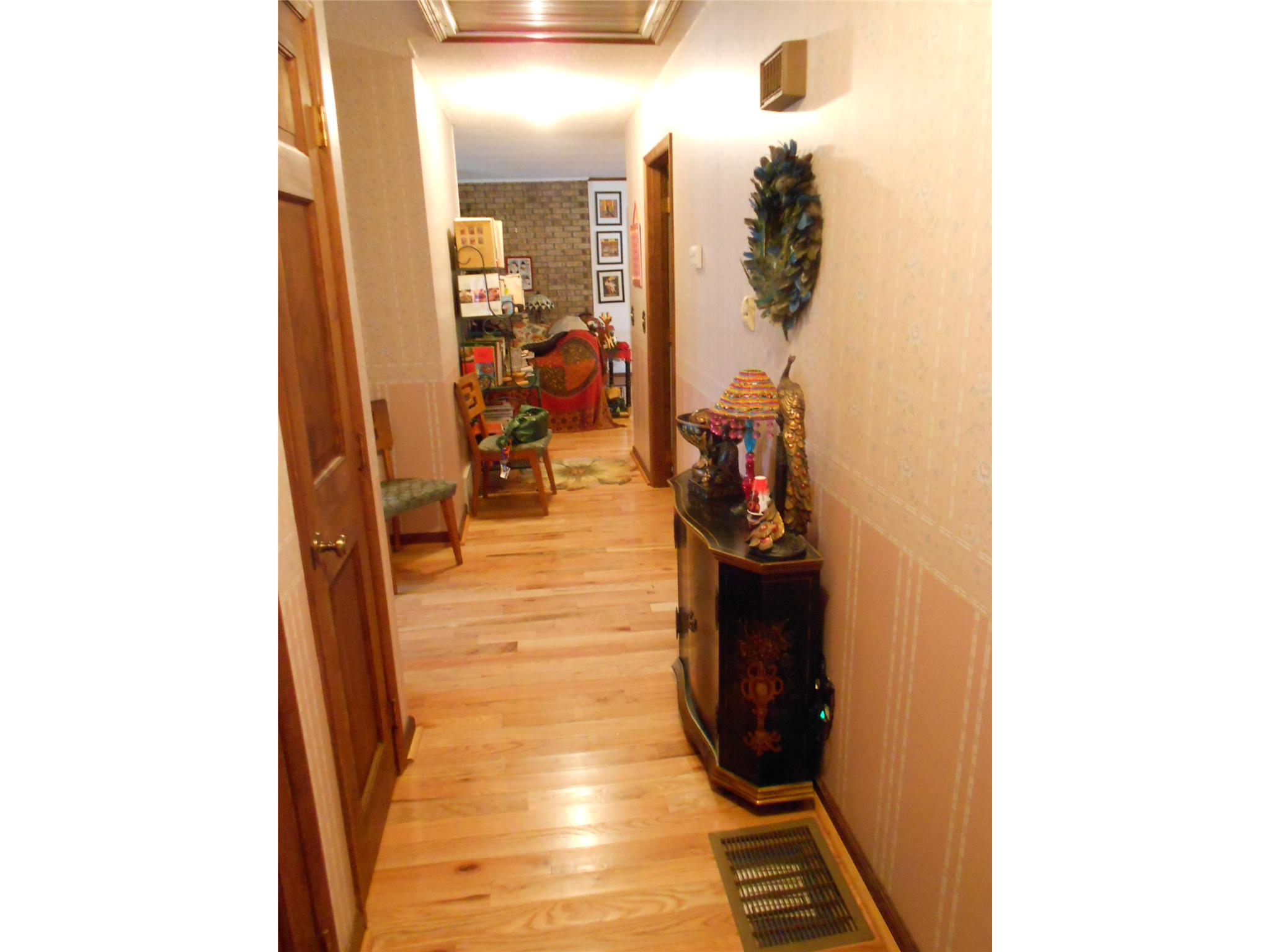 323 Spring St, Clarkesville, GA 30523 photo 5