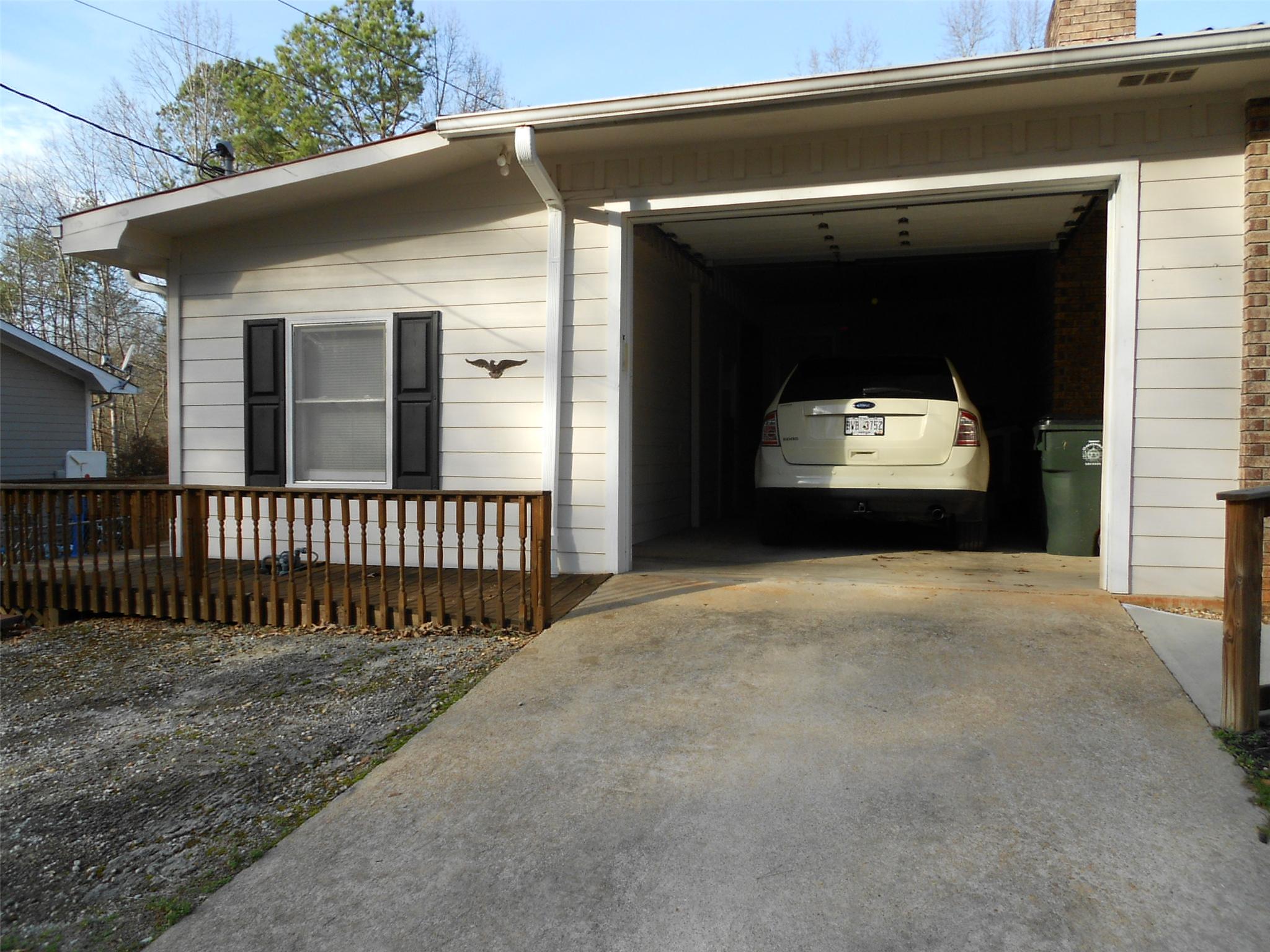 323 Spring St, Clarkesville, GA 30523 photo 2