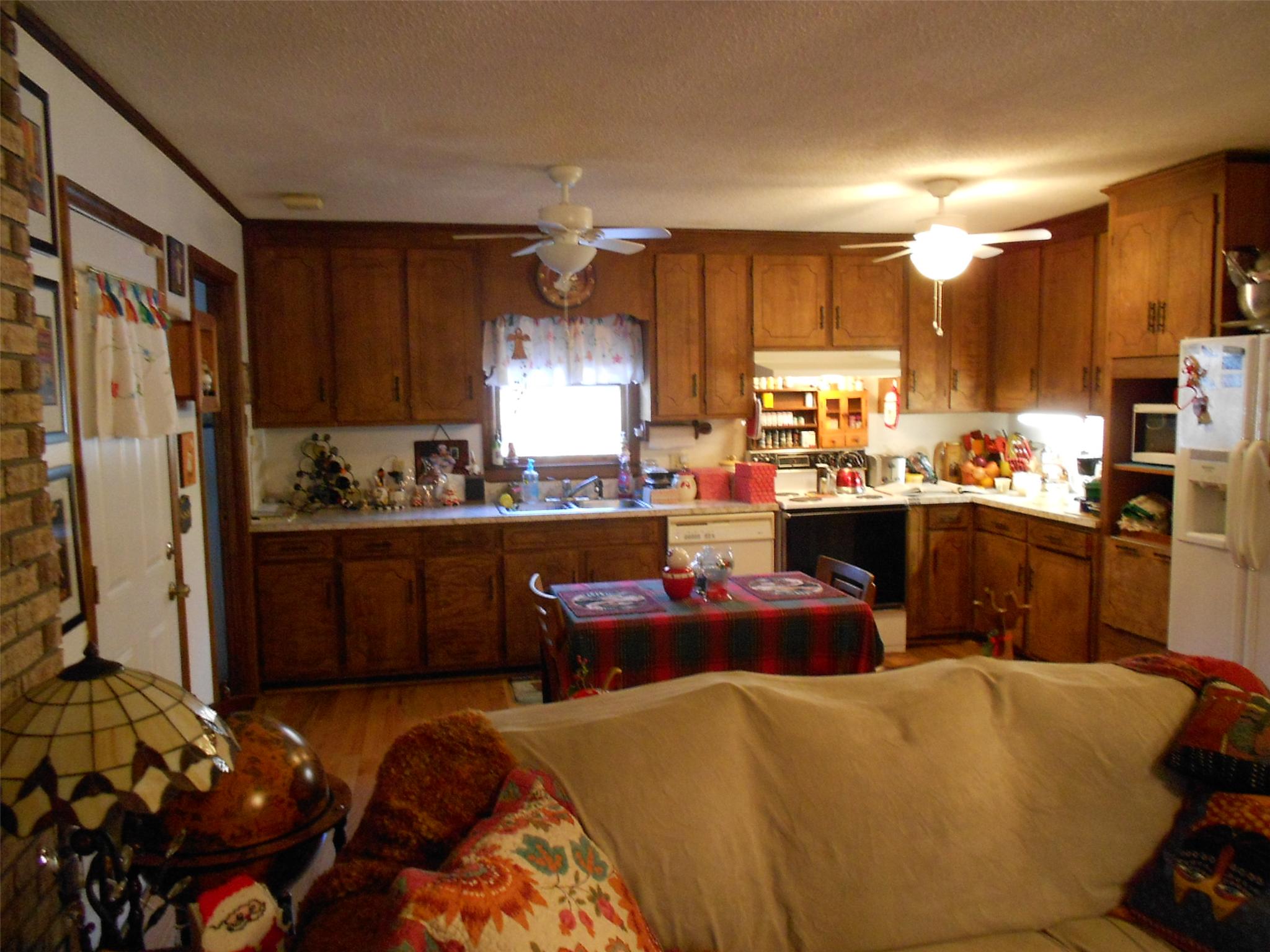 323 Spring St, Clarkesville, GA 30523 photo 9