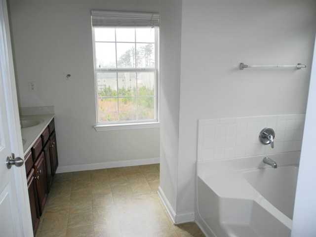 640 Toronto Cir, Hampton, GA 30228 photo 13