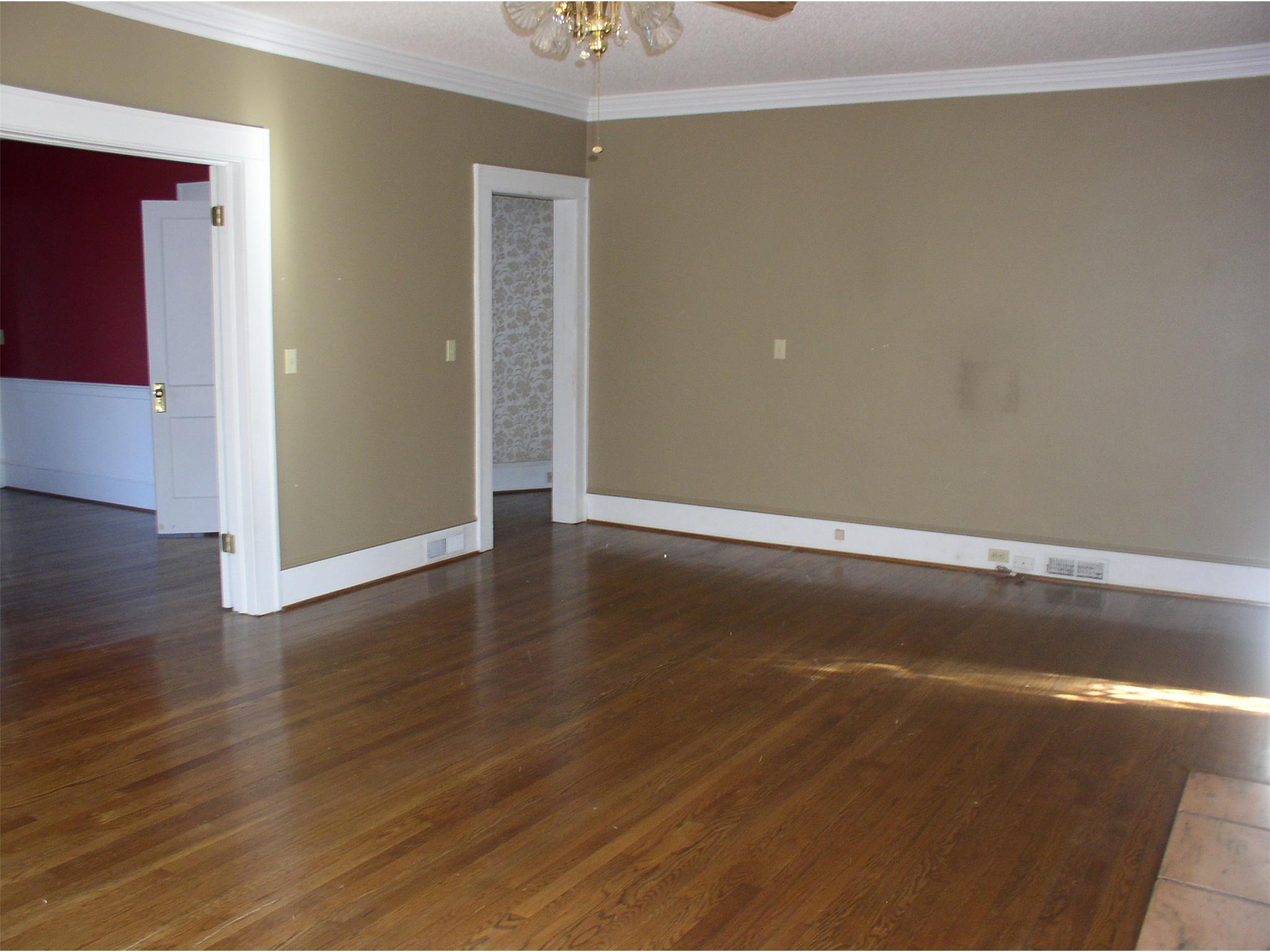 723 E Tugalo St, Toccoa, GA 30577 photo 3