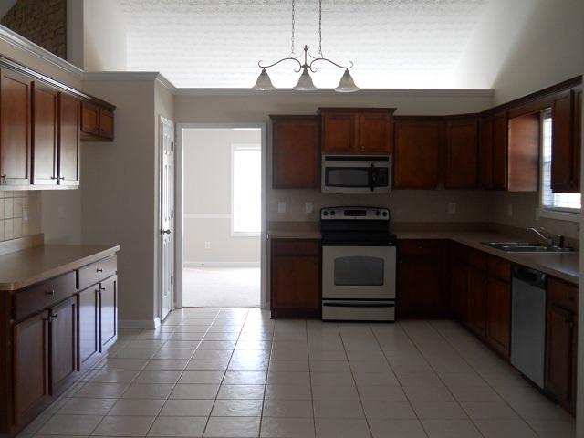 212 Macy Dr, Monroe, GA 30655 photo 5