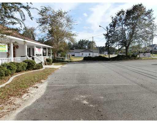 701 S Laurel St, Springfield, GA 31329 photo 2
