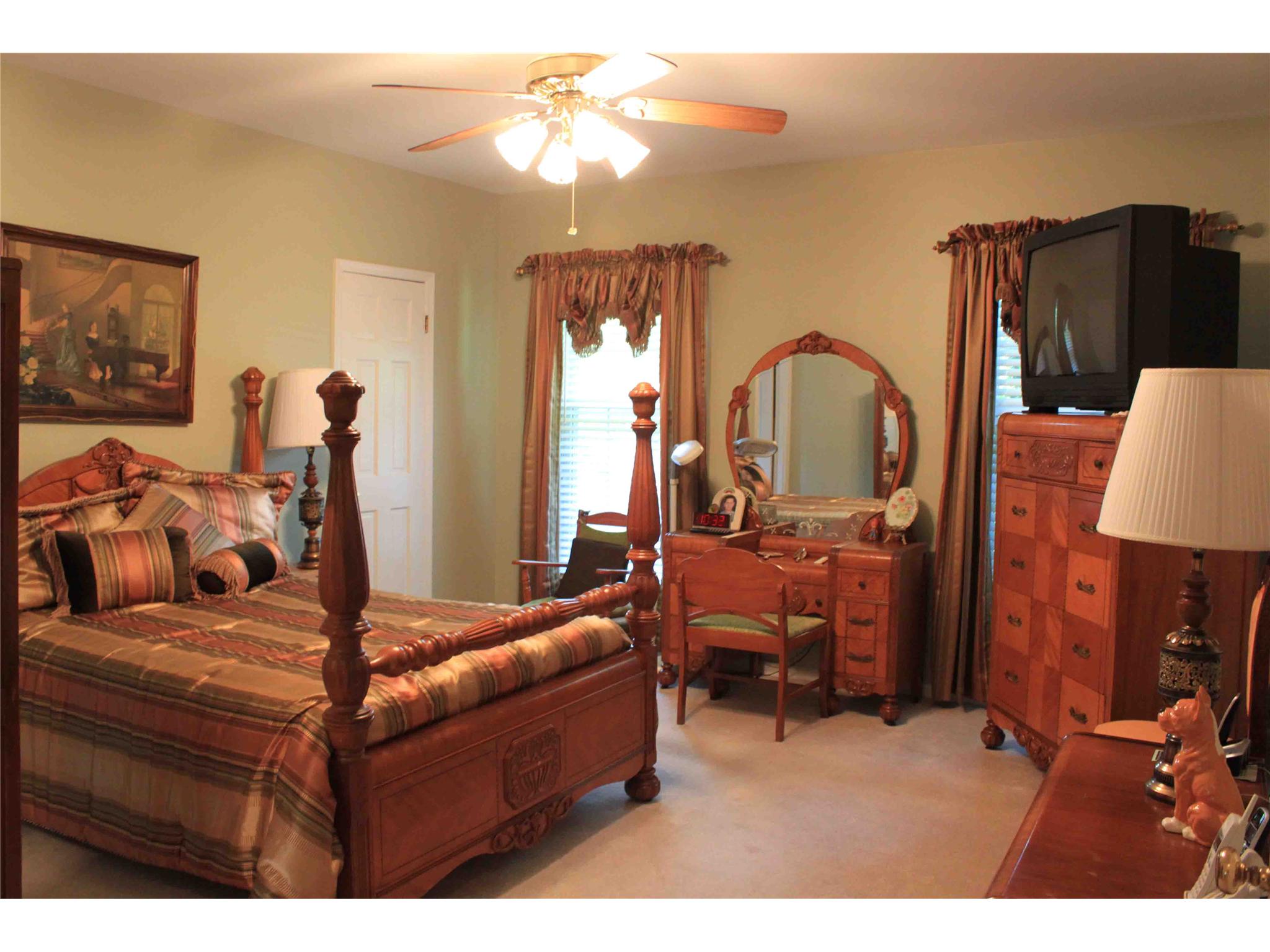 720 Holmes St, Barnesville, GA 30204 photo 9