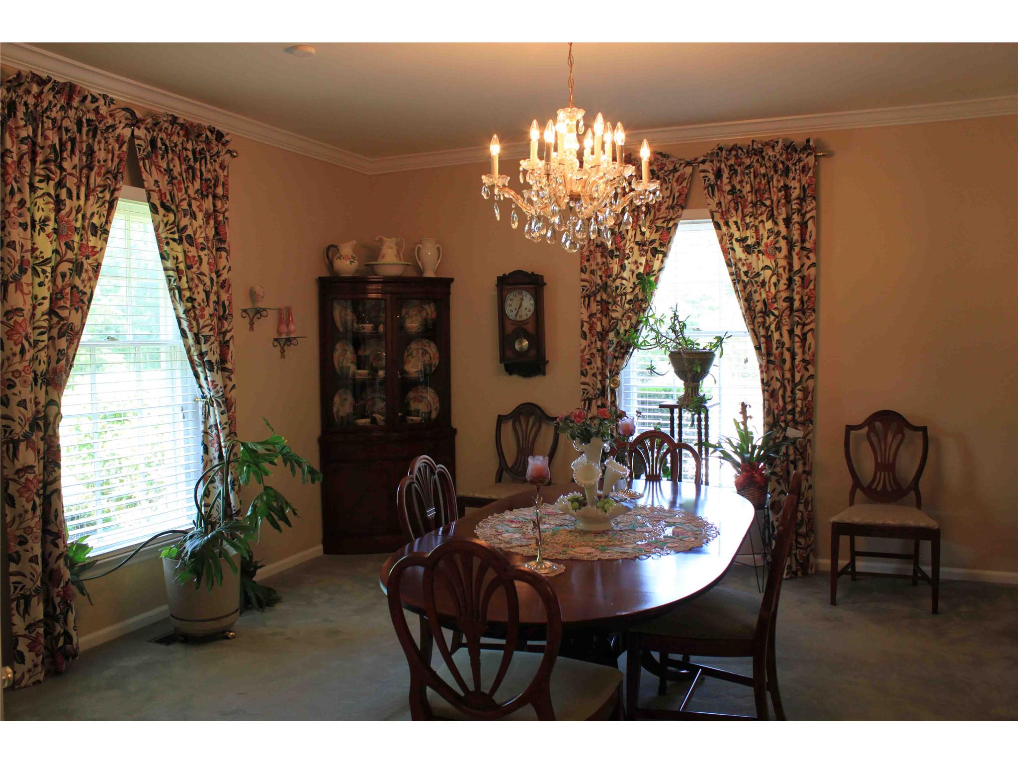 720 Holmes St, Barnesville, GA 30204 photo 5