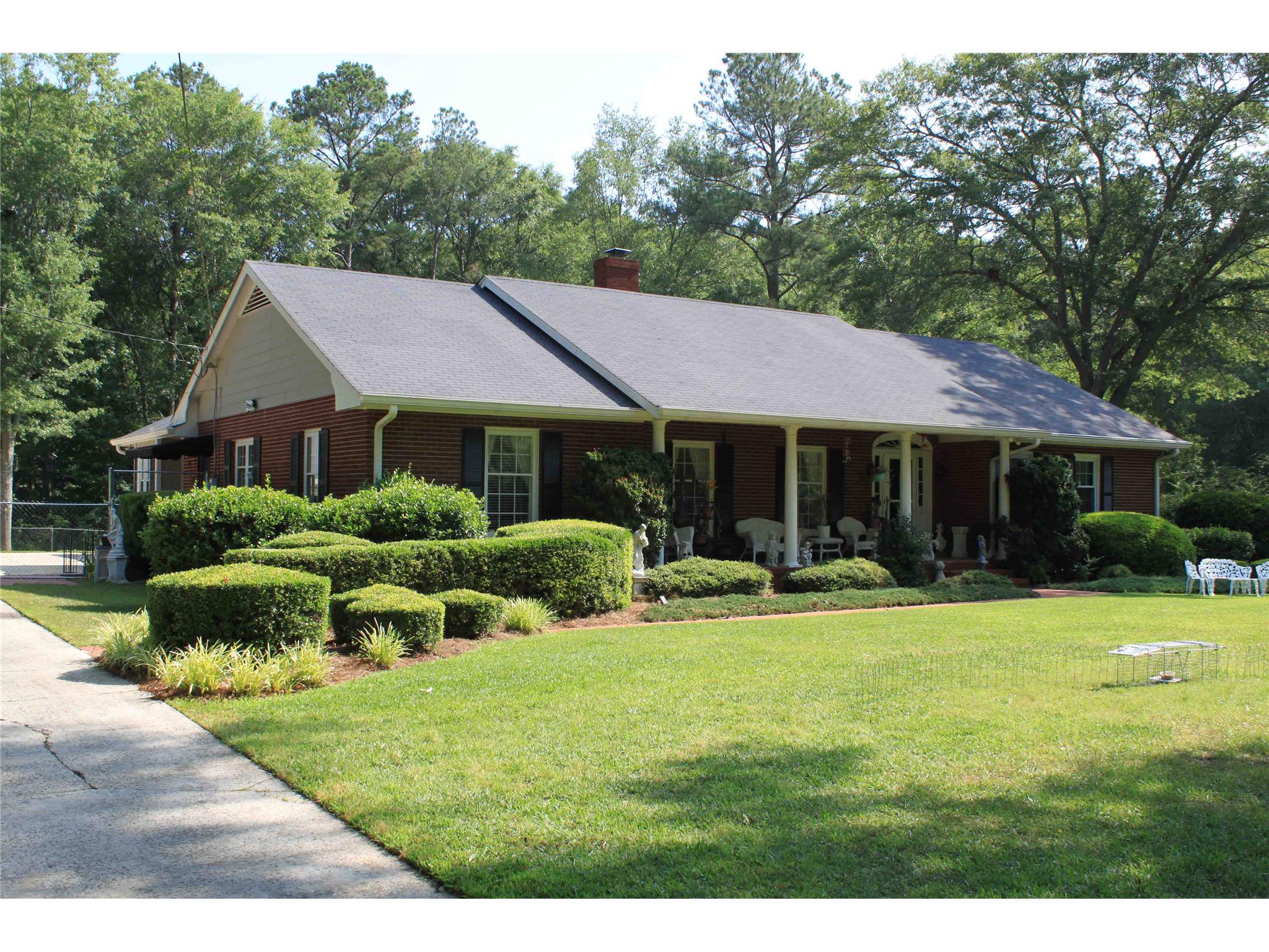 720 Holmes St, Barnesville, GA 30204 photo 1
