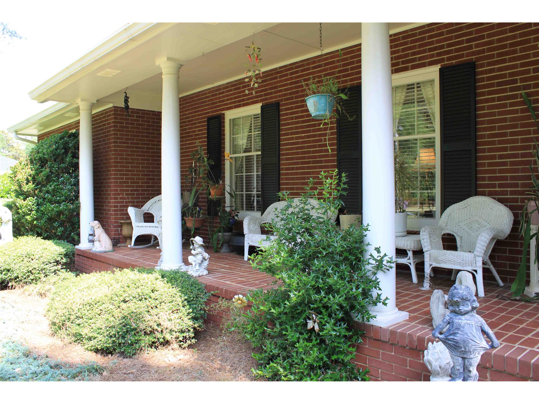 720 Holmes St, Barnesville, GA 30204 photo 2