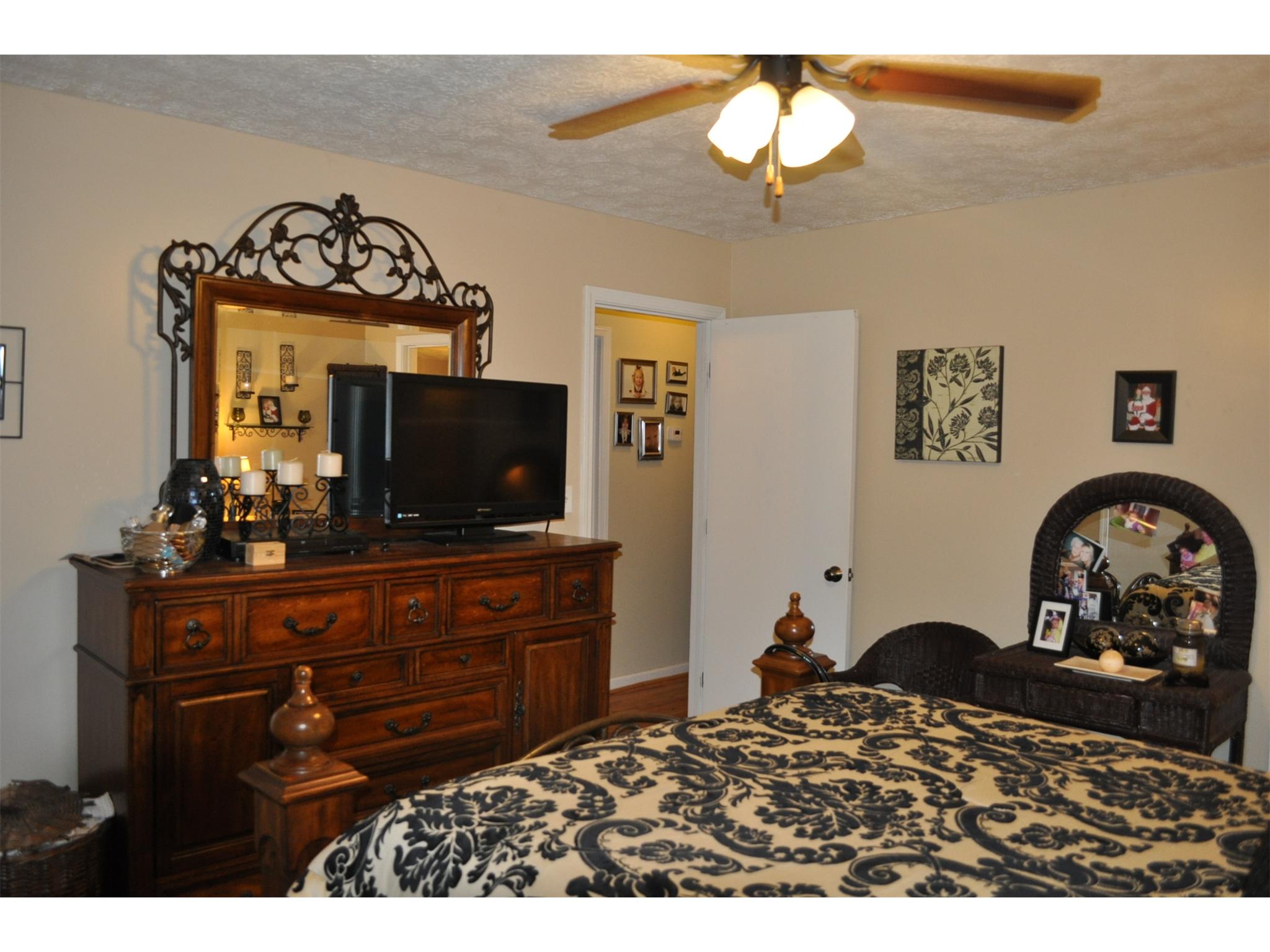 2893 Oconee Cir, Gainesville, GA 30507 photo 11