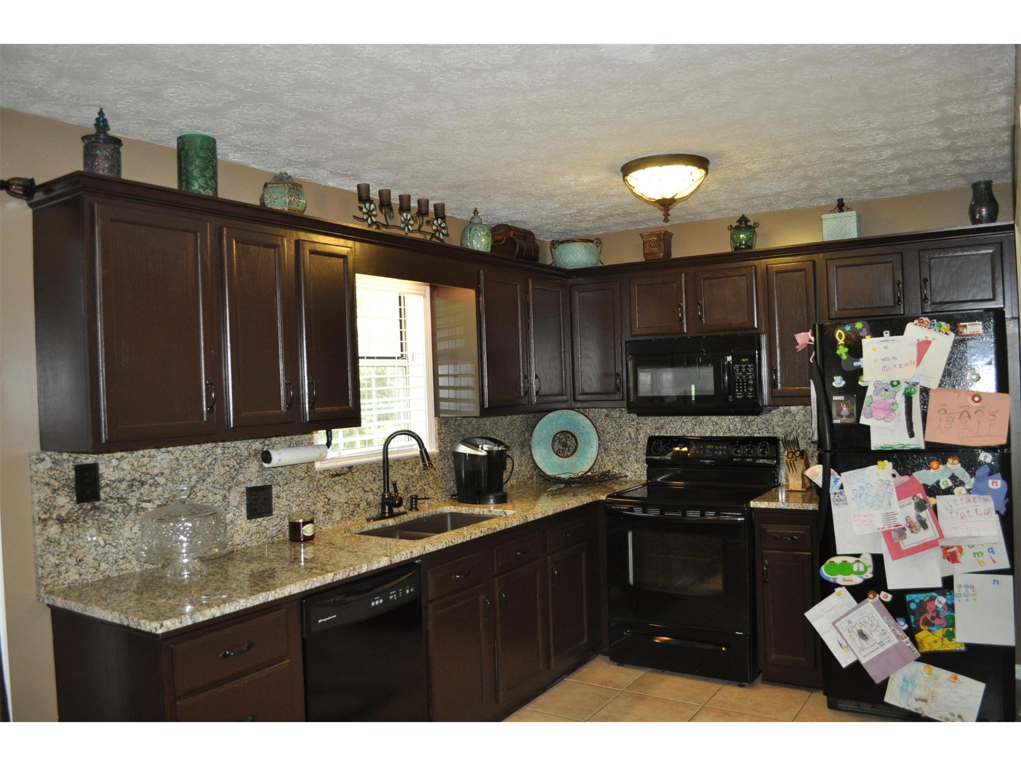 2893 Oconee Cir, Gainesville, GA 30507 photo 2