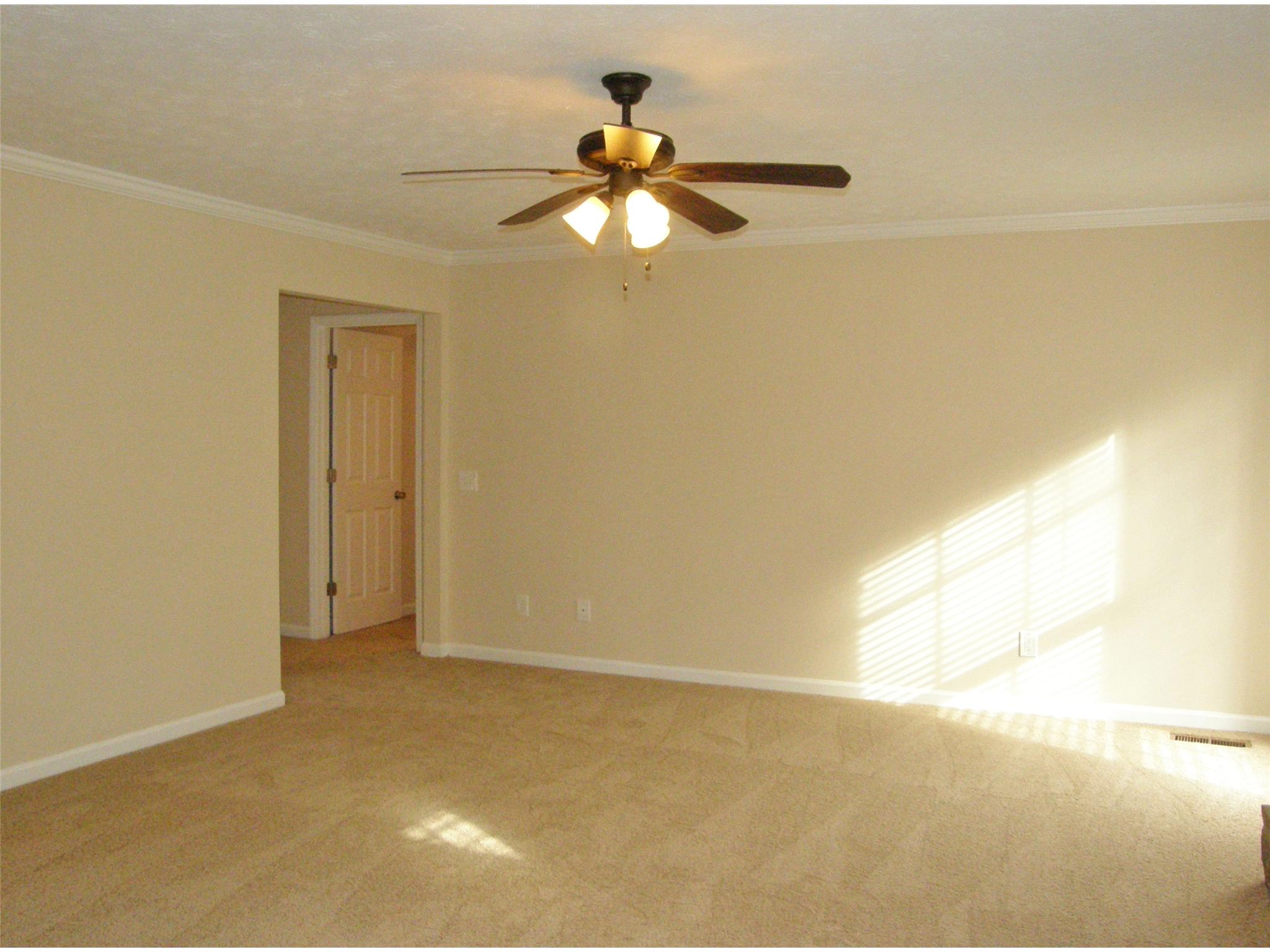220 Cumberland Dr, Lagrange, GA 30240 photo 4
