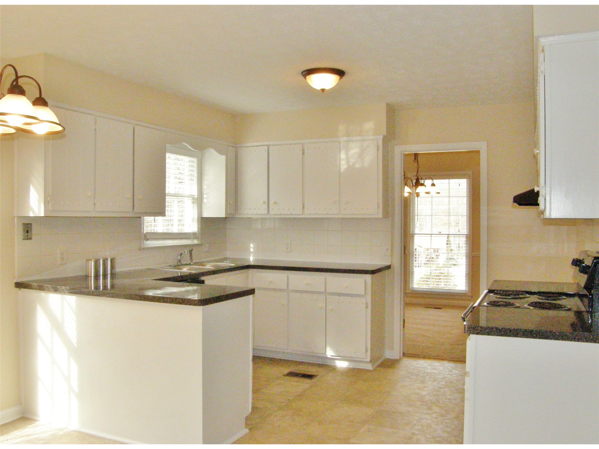 220 Cumberland Dr, Lagrange, GA 30240 photo 3