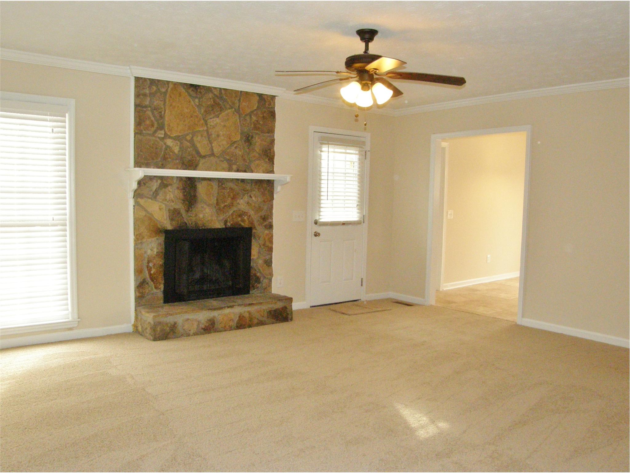 220 Cumberland Dr, Lagrange, GA 30240 photo 2
