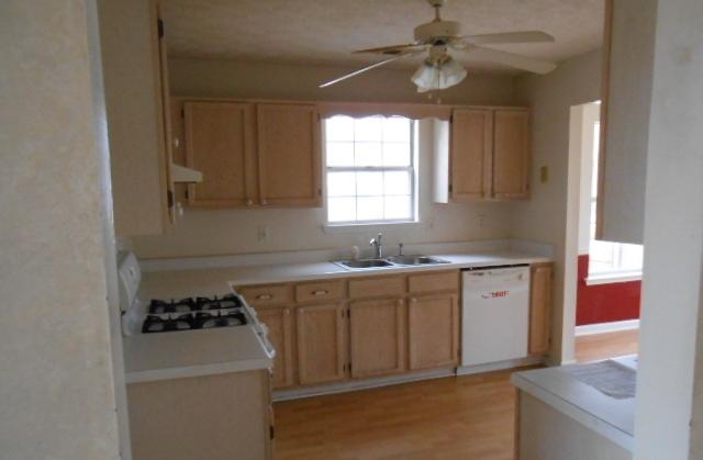 6472 Mill Ct, Morrow, GA 30260 photo 3