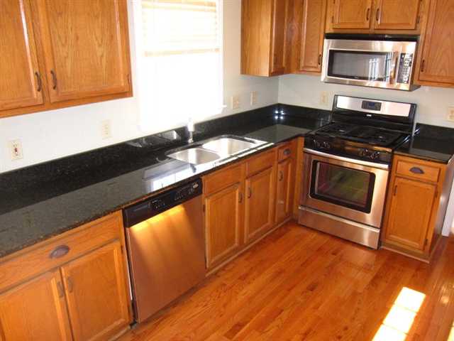 3090 Abbotts Pointe Dr, Duluth, GA 30097 photo 4