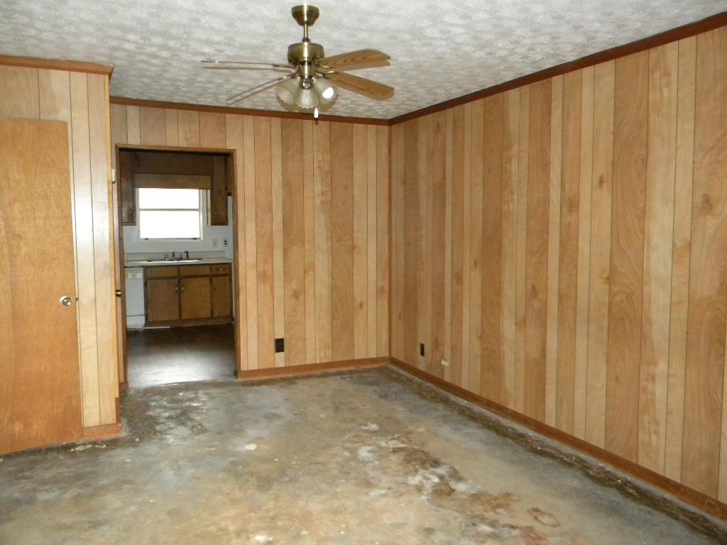 104 W Meadow Way, Lagrange, GA 30241 photo 2