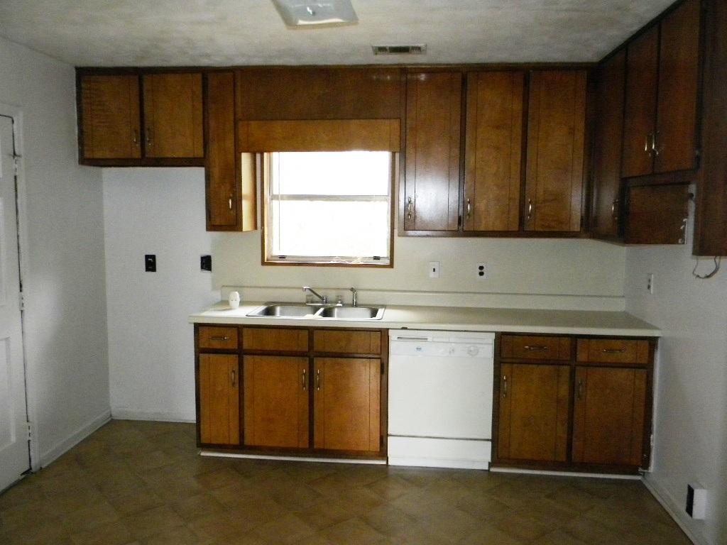 104 W Meadow Way, Lagrange, GA 30241 photo 7