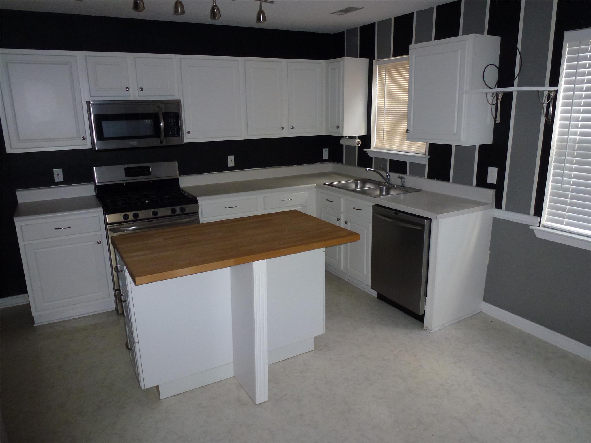 307 Christian, Hampton, GA 30228 photo 5