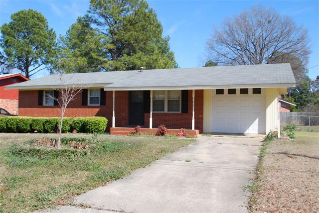301 E Imperial Cir, Warner Robins, GA 31093 photo 3