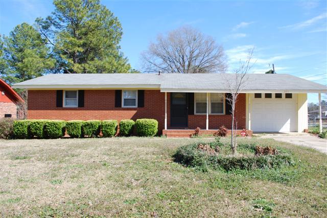 301 E Imperial Cir, Warner Robins, GA 31093 photo 1
