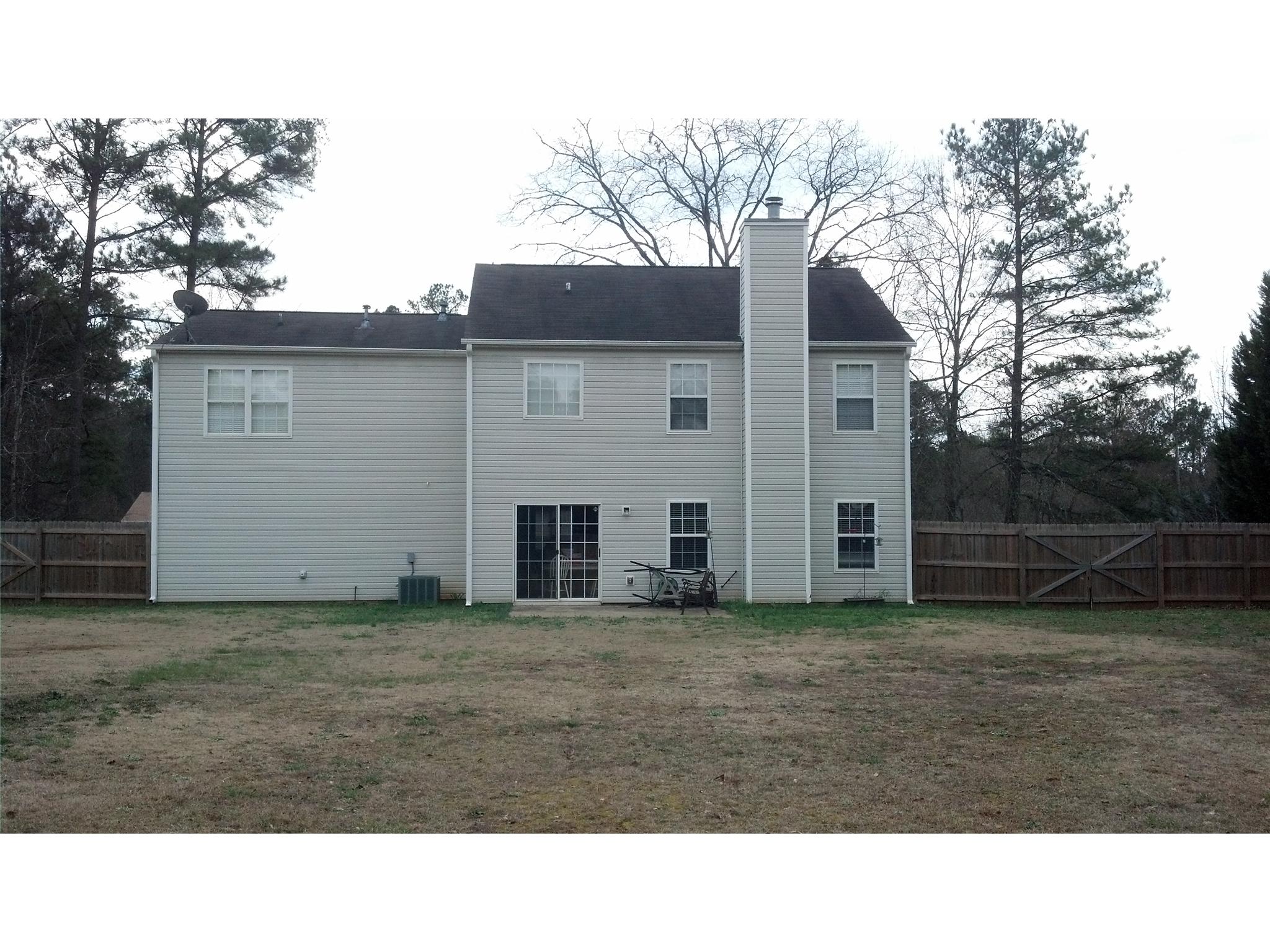 1023 Riverclift Dr, Covington, GA 30016 photo 2