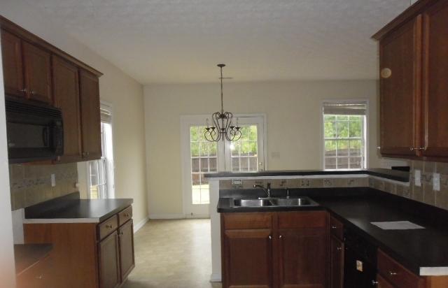 1004 Maple Leaf Dr, Mcdonough, GA 30253 photo 4